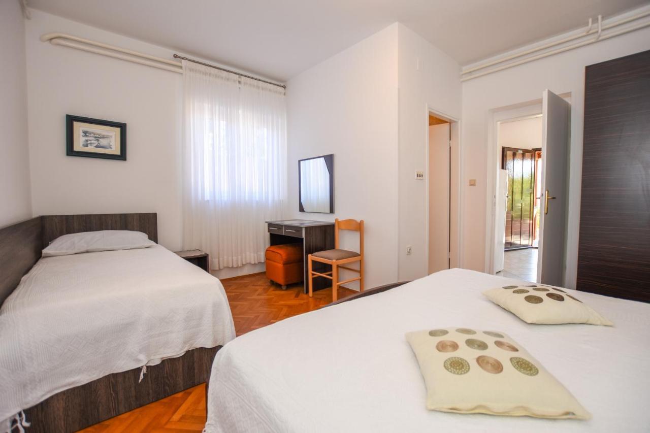 Apartmani Marija Ljubica パグ エクステリア 写真